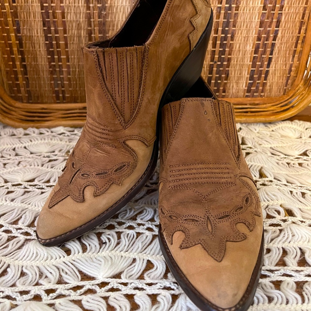 Vintage leather Guess Ankle Boots